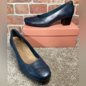 Clarks Rosalyn Belle Womens navy pumps size 9.5